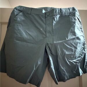 Columbia Men's Olive Cargo Shorts